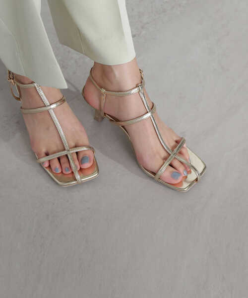 NATURAL BEAUTY BASIC（ナチュラルビューティーベーシック）の「【美人百花・Oggi・VERY掲載】ナローＴストラップサンダル（サンダル・レディース・オフホワイト/ゴールド/ベージュ系その他・SMALL/MEDIUM/LARGE）」の3枚目の写真