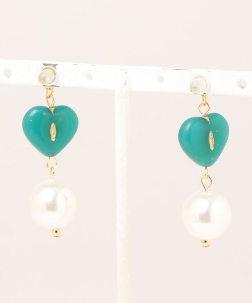 tone(トーン)の「【-lensa-】チェコハート×パールピアス1(MA)(ピアス(両耳用)・レディース・グリーン・FREE)」の2枚目の写真