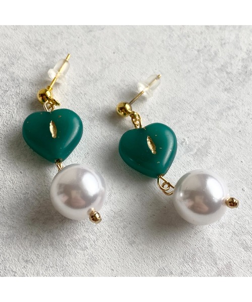 tone(トーン)の「【-lensa-】チェコハート×パールピアス1(MA)(ピアス(両耳用)・レディース・グリーン・FREE)」の5枚目の写真