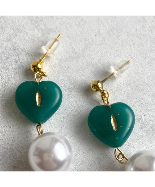 tone(トーン)の「【-lensa-】チェコハート×パールピアス1(MA)(ピアス(両耳用)・レディース・グリーン・FREE)」の4枚目の写真