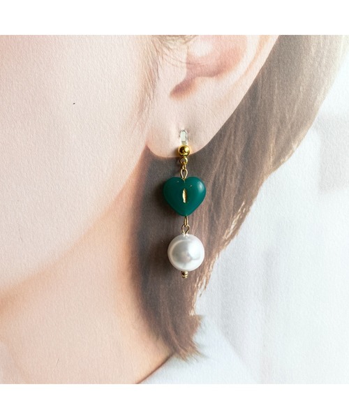 tone(トーン)の「【-lensa-】チェコハート×パールピアス1(MA)(ピアス(両耳用)・レディース・グリーン・FREE)」の3枚目の写真
