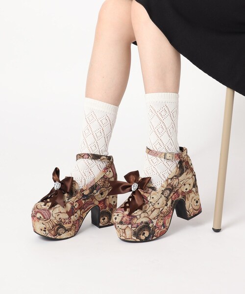 cs T&P(シーエスティーアンドピー)の「ビジューリボン付きローファー厚底パンプス(パンプス・レディース・ホワイト系2/ブラック系1/ネイビー系6/ブラック・LL/S/M/L)」の4枚目の写真
