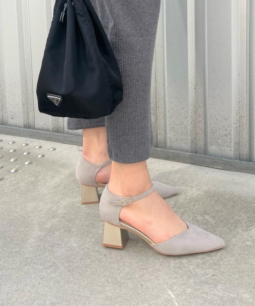 R&E(アールアンドイー)の「【REZOY】ストラップ付きブロックヒールセパレートパンプス(パンプス・レディース・イエロー/グレー/ブラック・23cm/23.5cm/22cm/22.5cm/24cm/24.5cm)」の3枚目の写真