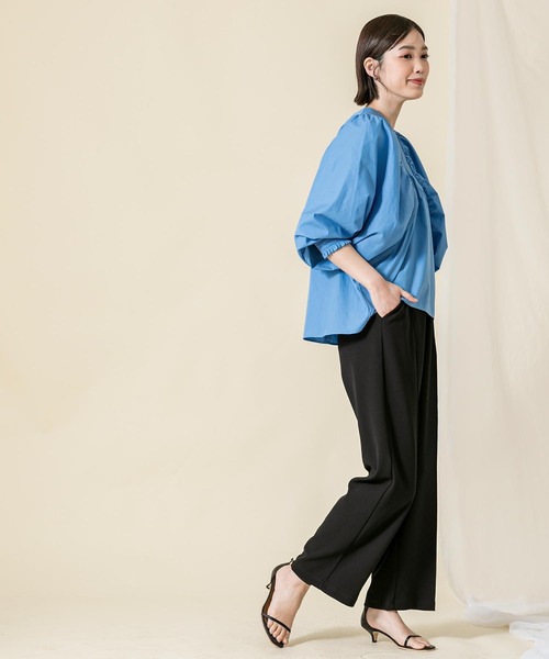 margaux(マルゴー)の「綿混ショルダーギャザーブラウス(シャツ/ブラウス・レディース・オフホワイト/ブルー・FREE)」の12枚目の写真
