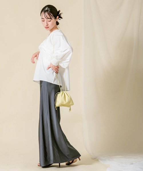 margaux(マルゴー)の「綿混ショルダーギャザーブラウス(シャツ/ブラウス・レディース・オフホワイト/ブルー・FREE)」の13枚目の写真