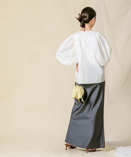 margaux(マルゴー)の「綿混ショルダーギャザーブラウス(シャツ/ブラウス・レディース・オフホワイト/ブルー・FREE)」の7枚目の写真