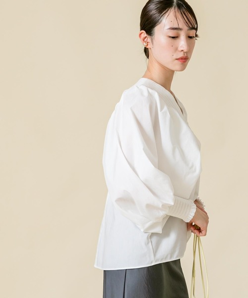 margaux(マルゴー)の「綿混ショルダーギャザーブラウス(シャツ/ブラウス・レディース・オフホワイト/ブルー・FREE)」の21枚目の写真