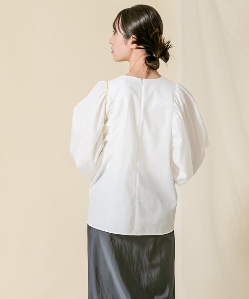 margaux(マルゴー)の「綿混ショルダーギャザーブラウス(シャツ/ブラウス・レディース・オフホワイト/ブルー・FREE)」の16枚目の写真