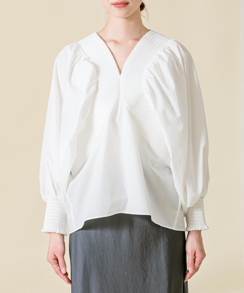 margaux(マルゴー)の「綿混ショルダーギャザーブラウス(シャツ/ブラウス・レディース・オフホワイト/ブルー・FREE)」の11枚目の写真