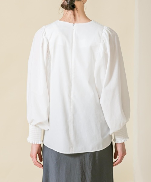 margaux(マルゴー)の「綿混ショルダーギャザーブラウス(シャツ/ブラウス・レディース・オフホワイト/ブルー・FREE)」の14枚目の写真