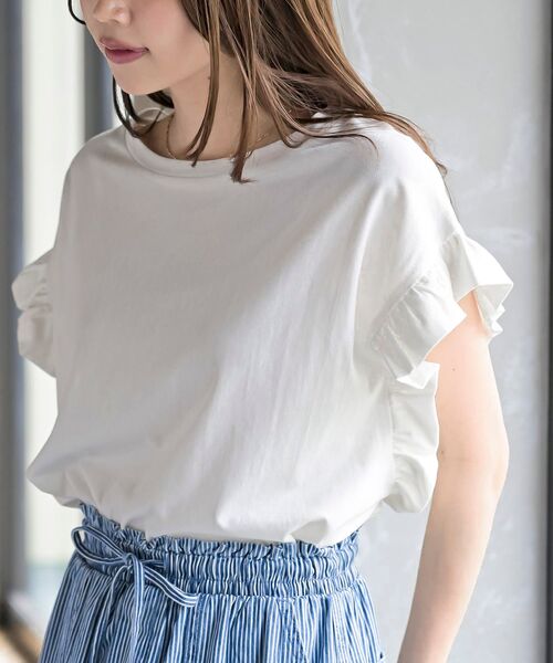 rps（アールピーエス）の「フリルスリーブＴ（Tシャツ/カットソー・レディース・ブラック/サックスブルー/オフホワイト/マスタード/グリーン/オレンジ系その他/グレイッシュベージュ・フリー）」の2枚目の写真