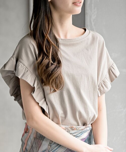 rps（アールピーエス）の「フリルスリーブＴ（Tシャツ/カットソー・レディース・ブラック/サックスブルー/オフホワイト/マスタード/グリーン/オレンジ系その他/グレイッシュベージュ・フリー）」の3枚目の写真