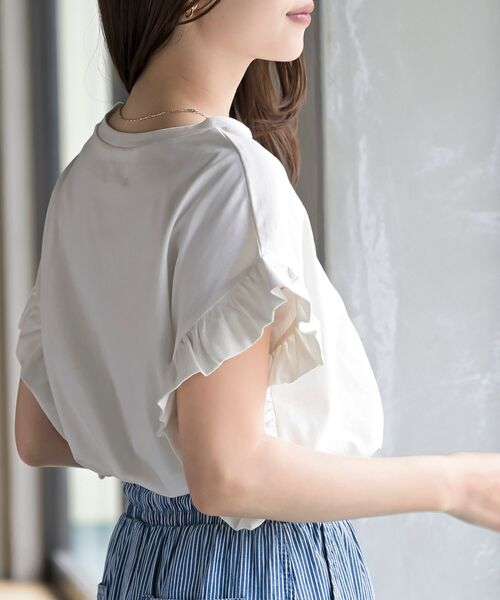 rps（アールピーエス）の「フリルスリーブＴ（Tシャツ/カットソー・レディース・ブラック/サックスブルー/オフホワイト/マスタード/グリーン/オレンジ系その他/グレイッシュベージュ・フリー）」の15枚目の写真