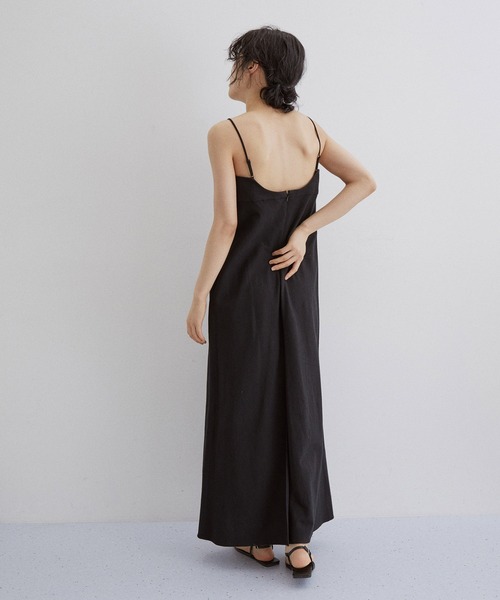 ADAM ET ROPE'(アダムエロペ)の「【sana for ADAM ET ROPE'】別注キャミドレス(ワンピース・レディース・ブラック/ホワイト・FREE)」の4枚目の写真