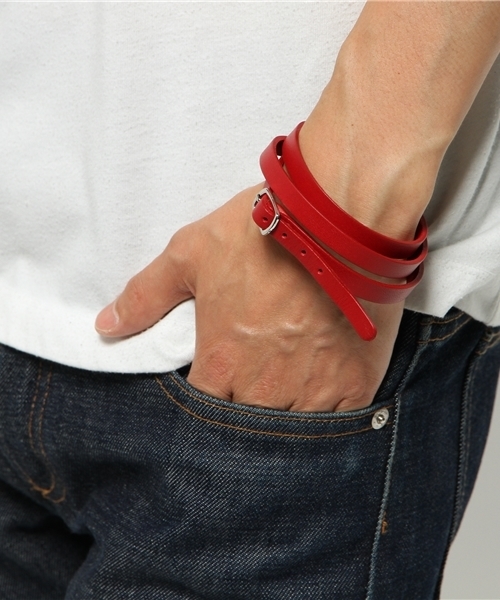 MYE-DO'（マイ・ドゥ）の「カウレザー トリプルブレスレット（ブレスレット・メンズ・ブラウン/ダークブラウン/ベージュ/レッド/ホワイト/ブラック・FREE）」の8枚目の写真