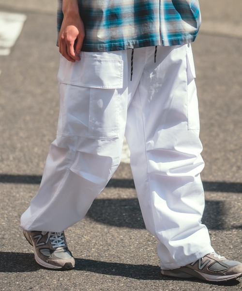 improves（インプローブス）の「【UAU】裏メッシュ 撥水 ワイド イージー カーゴパンツ（カーゴパンツ・メンズ・ホワイト/カーキ/ブラック/パープル・MEDIUM/LARGE）」の2枚目の写真