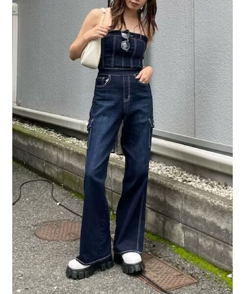 EVRIS（エヴリス）の「ベアデニムオールインワン（つなぎ/オールインワン・レディース・ライトブルー/インディゴブルー・SMALL/MEDIUM）」の12枚目の写真