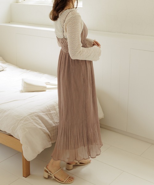 flower(フラワー)の「クラシックプリーツワンピース(ワンピース・レディース・ベージュ/ブラック・FREE)」の2枚目の写真