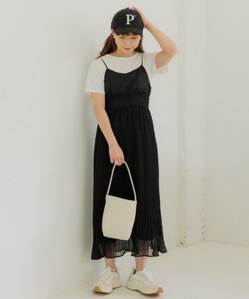 flower(フラワー)の「クラシックプリーツワンピース(ワンピース・レディース・ベージュ/ブラック・FREE)」の3枚目の写真