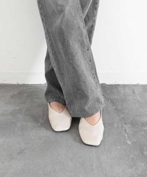 SOROTTO（ソロット）の「ふかふかインソール/かかとを踏める2wayぺたんこフラットシューズ/Vカットバブーシュ（パンプス・レディース・ブラック/シルバー/ライトブラウン/ベージュ・22.5cm/23.0cm/24.0cm/23.5cm/24.5cm/22.0cm/25.0cm）」の3枚目の写真