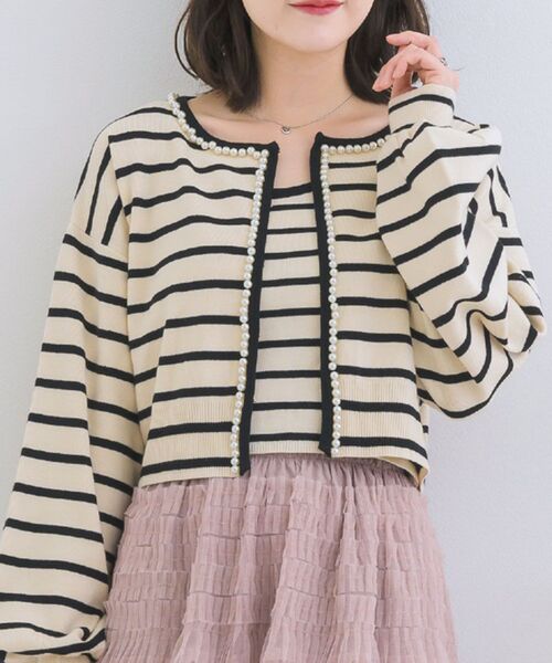 ems excite(エムズエキサイト)の「パールNTカーデ×キャミSET(ニット/セーター・レディース・オフホワイト/ブラック/ライトグレー/ブラック系その他3・FREE)」の4枚目の写真