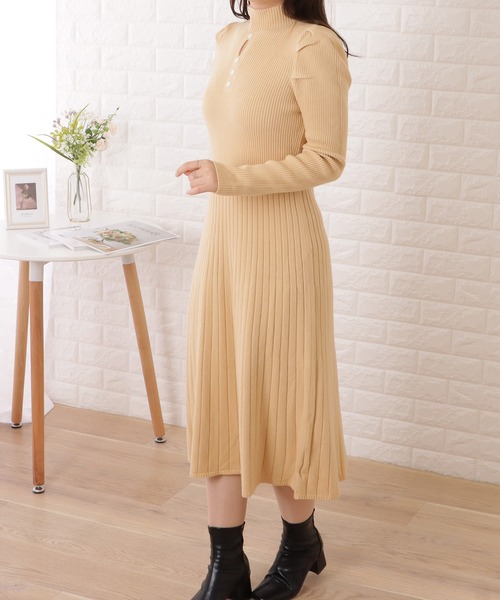 Lace Ladies(レースレディース)の「プチハイネックリブニットカットアウトワンピース(ワンピース・レディース・ベージュ/ブラック/ホワイト・FREE)」の1枚目の写真