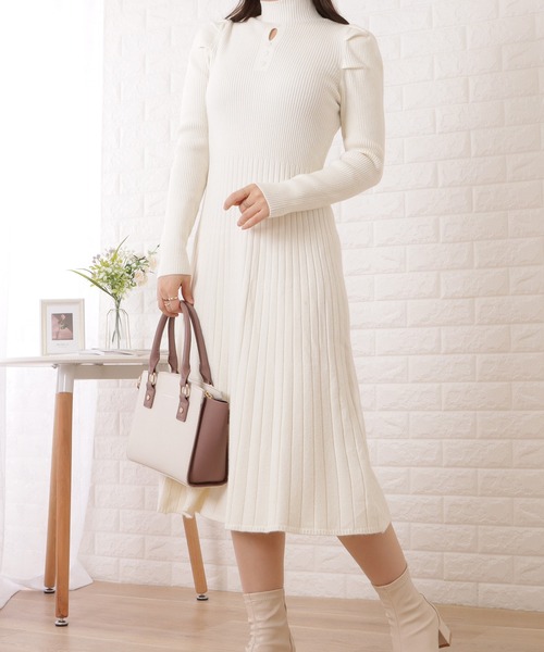 Lace Ladies(レースレディース)の「プチハイネックリブニットカットアウトワンピース(ワンピース・レディース・ベージュ/ブラック/ホワイト・FREE)」の2枚目の写真