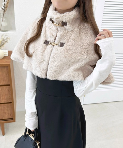 apres jour（アプレジュール）の「フェイクファーショートポンチョ【ZOZOTOWN限定アイテム】（ポンチョ・レディース・オフホワイト/アイボリー/ブラック・X-LARGE/フリー）」の16枚目の写真