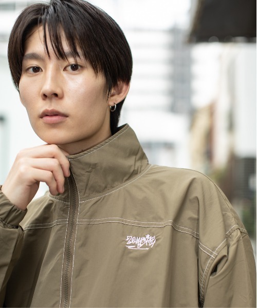 En serio TOKYO(エンソリオトーキョー)の「ワッシャーナイロン スタンドネックブルゾン(ナイロンジャケット・メンズ・ライトグレー/ブラック/ベージュ/ブラウン・L/M)」の10枚目の写真