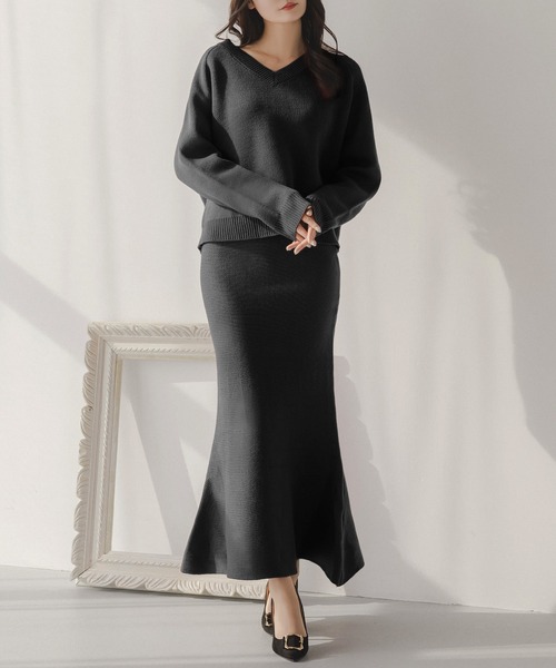 Julia Boutique(ジュリアブティック)の「2点セット・Vネックニットマーメイドスカートセットアップ/23522(ニット/セーター・レディース・ブラック/オールドローズ系/グレイッシュベージュ・ONE)」の2枚目の写真