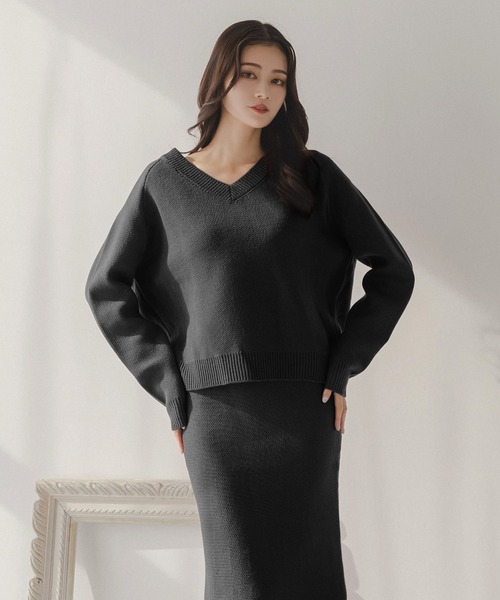 Julia Boutique(ジュリアブティック)の「2点セット・Vネックニットマーメイドスカートセットアップ/23522(ニット/セーター・レディース・ブラック/オールドローズ系/グレイッシュベージュ・ONE)」の4枚目の写真