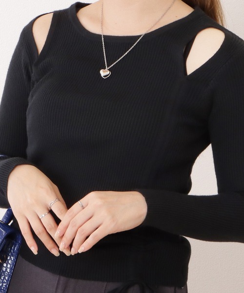 Lace Ladies(レースレディース)の「シャーリングリボン付きカットアウトリブニットプルオーバー(ニット/セーター・レディース・ホワイト/アイボリー/マスタード/グレー/ブラック・FREE)」の4枚目の写真