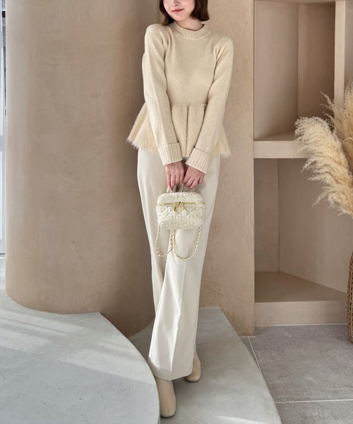 clear（クリア）の「シャギー切替ペプラムニットトップス≪STAY MOTION≫（ニット/セーター・レディース・ブラック/オフホワイト/ライトベージュ・F）」の5枚目の写真