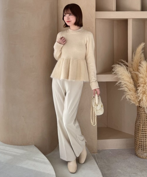 clear（クリア）の「シャギー切替ペプラムニットトップス≪STAY MOTION≫（ニット/セーター・レディース・ブラック/オフホワイト/ライトベージュ・F）」の6枚目の写真