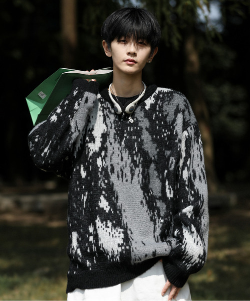 neos(ネオス)の「【neos -addictive design-】ルーズシルエット ジャガード 総柄 クルーネック ニット プルオーバー(ニット/セーター・メンズ・ネイビー/マスタード/ワインレッド/ブルー/グレー/ライトブラック/グリーン/テラコッタ/ブラック/ベージュ・LARGE/X-LARGE/MEDIUM)」の2枚目の写真