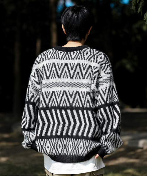 neos(ネオス)の「【neos -addictive design-】ルーズシルエット ジャガード 総柄 クルーネック ニット プルオーバー(ニット/セーター・メンズ・ネイビー/マスタード/ワインレッド/ブルー/グレー/ライトブラック/グリーン/テラコッタ/ブラック/ベージュ・LARGE/X-LARGE/MEDIUM)」の18枚目の写真