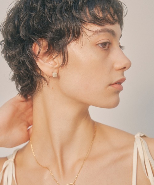 unsheer(アンシアー)の「gem stone pierce(ピアス(両耳用)・レディース・ホワイト×シルバー/ローズ系1/ライトグリーン系1/ローズ系2/ライトグリーン系2/ライトイエロー系2/ライトイエロー系1/ホワイト×ゴールド・FREE)」の16枚目の写真