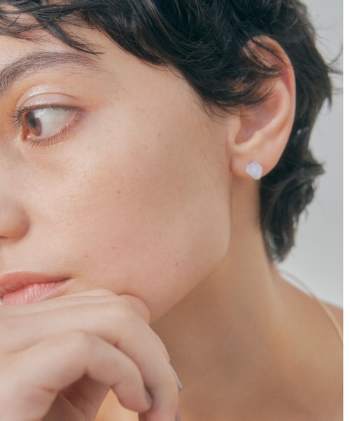 unsheer(アンシアー)の「gem stone pierce(ピアス(両耳用)・レディース・ホワイト×シルバー/ローズ系1/ライトグリーン系1/ローズ系2/ライトグリーン系2/ライトイエロー系2/ライトイエロー系1/ホワイト×ゴールド・FREE)」の11枚目の写真