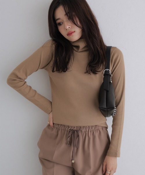 ElegChic(エレグシック)の「ハイネックリブプルオーバー(Tシャツ/カットソー・レディース・オフホワイト/ブラック/ベージュ・M/L/XL/3L/4L)」の3枚目の写真