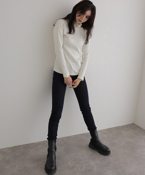 ElegChic(エレグシック)の「ハイネックリブプルオーバー(Tシャツ/カットソー・レディース・オフホワイト/ブラック/ベージュ・M/L/XL/3L/4L)」の2枚目の写真