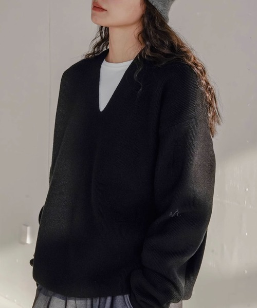 Theater code（シアターコード）の「▲deep v neck knit pullover / ディープ V ネック ニット プルオーバー（ニット/セーター・メンズ・ブラック・2/3）」の3枚目の写真