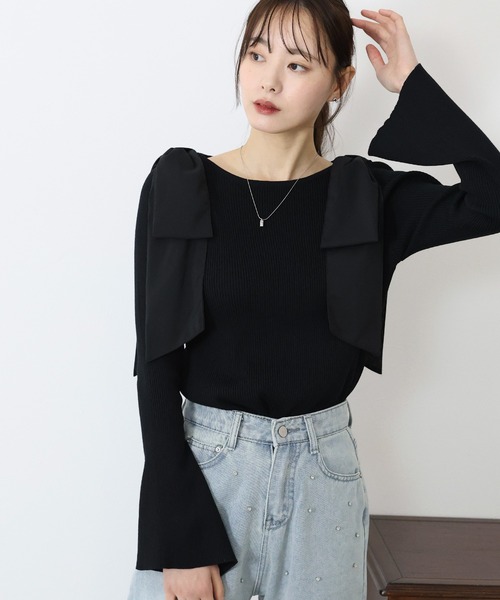 BLUEEAST（ブルーイースト）の「ショルダーリボンフレアリブニット（ニット/セーター・レディース・ブラック/ピンクベージュ/オフホワイト/ブラック×ブラック・MEDIUM）」の3枚目の写真