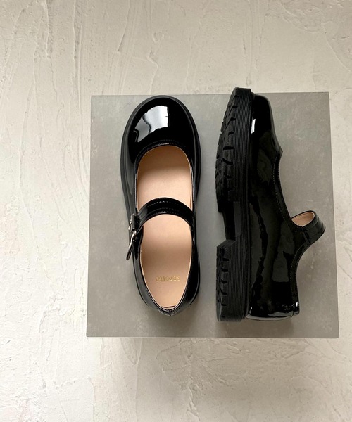 SOROTTO(ソロット)の「『軽量』2.2cmヒール 厚底ストラップ付パンプス(パンプス・レディース・ブラック系その他/ブラック・22.0cm/21.0cm/24.0cm/23.0cm)」の1枚目の写真