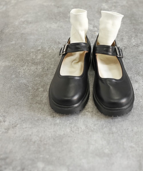 SOROTTO(ソロット)の「『軽量』2.2cmヒール 厚底ストラップ付パンプス(パンプス・レディース・ブラック系その他/ブラック・22.0cm/21.0cm/24.0cm/23.0cm)」の14枚目の写真