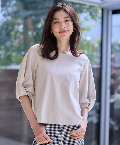 ANY(エニィ)の「シルケットスムース タックスリーブプルオーバー(Tシャツ/カットソー・レディース・ネイビー系/スモーキーグリーン系/ブルー系/ベージュ系/オールドローズ系/アイボリー系・4)」の2枚目の写真