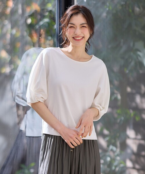 ANY(エニィ)の「シルケットスムース タックスリーブプルオーバー(Tシャツ/カットソー・レディース・ネイビー系/スモーキーグリーン系/ブルー系/ベージュ系/オールドローズ系/アイボリー系・4)」の3枚目の写真