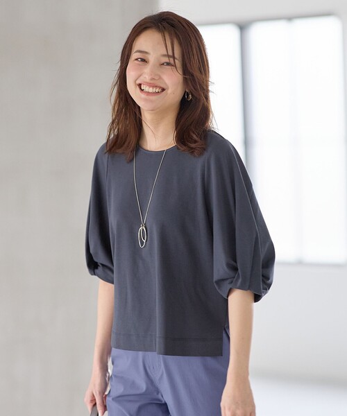 ANY(エニィ)の「シルケットスムース タックスリーブプルオーバー(Tシャツ/カットソー・レディース・ネイビー系/スモーキーグリーン系/ブルー系/ベージュ系/オールドローズ系/アイボリー系・4)」の5枚目の写真
