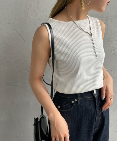 NOIR FABRIK（ヌワールファブリック）の「[NOIR FABRIK/ヌワールファブリック] ボートネック ノースリーブカットソー（タンクトップ・レディース・オフホワイト/チャコールグレー/ブルー/ブラック/ベージュ・0/1）」の2枚目の写真