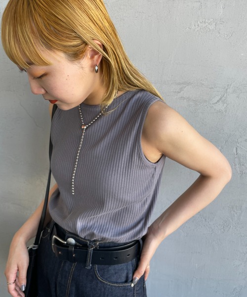 NOIR FABRIK（ヌワールファブリック）の「[NOIR FABRIK/ヌワールファブリック] ボートネック ノースリーブカットソー（タンクトップ・レディース・オフホワイト/チャコールグレー/ブルー/ブラック/ベージュ・0/1）」の4枚目の写真