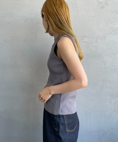 NOIR FABRIK（ヌワールファブリック）の「[NOIR FABRIK/ヌワールファブリック] ボートネック ノースリーブカットソー（タンクトップ・レディース・オフホワイト/チャコールグレー/ブルー/ブラック/ベージュ・0/1）」の12枚目の写真